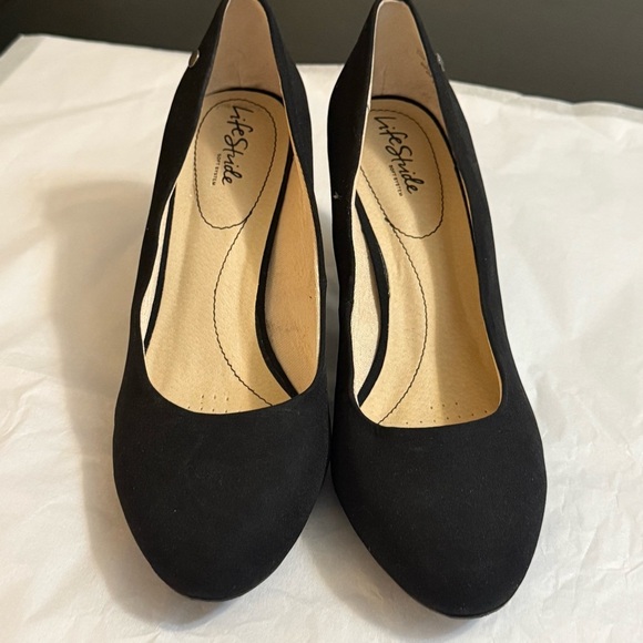 Life stride Elegant Black Women's Heels - Picture 2 of 7